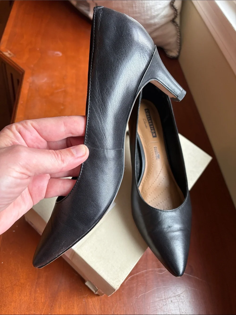 Clarks Black Leather Pointed Toe heels - Picture 3 of 5